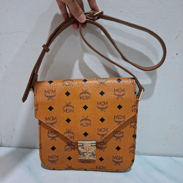 Tas Preloved Sling mcm noser tag