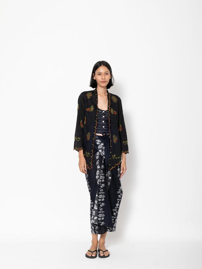 Kebaya Encim Tumbuh Hitam