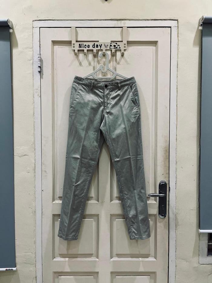 WOOD Slim Fit Celana panjang chino pria size 31, warna Sand/ Abu2 Muda