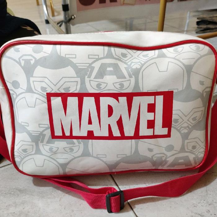 tas selempang miniso marvel