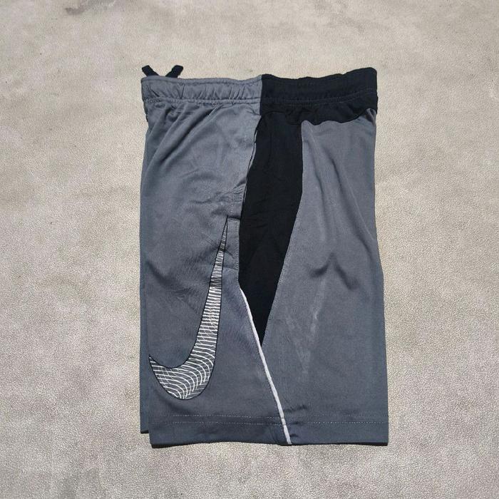 Celana pendek pria olahraga nike abu list hitam big swoosh bekas