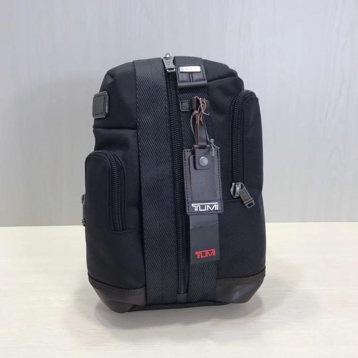 Gratis Emboss Selempang tumi Saratoga pria