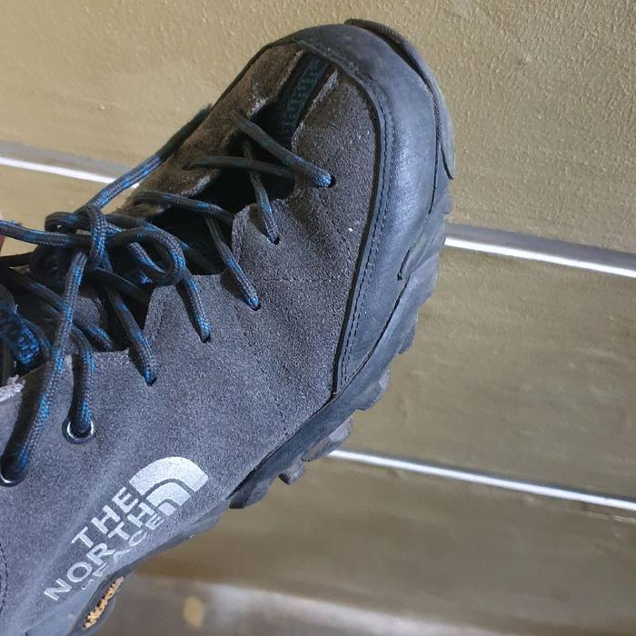 sepatu tnf second ukuran 44