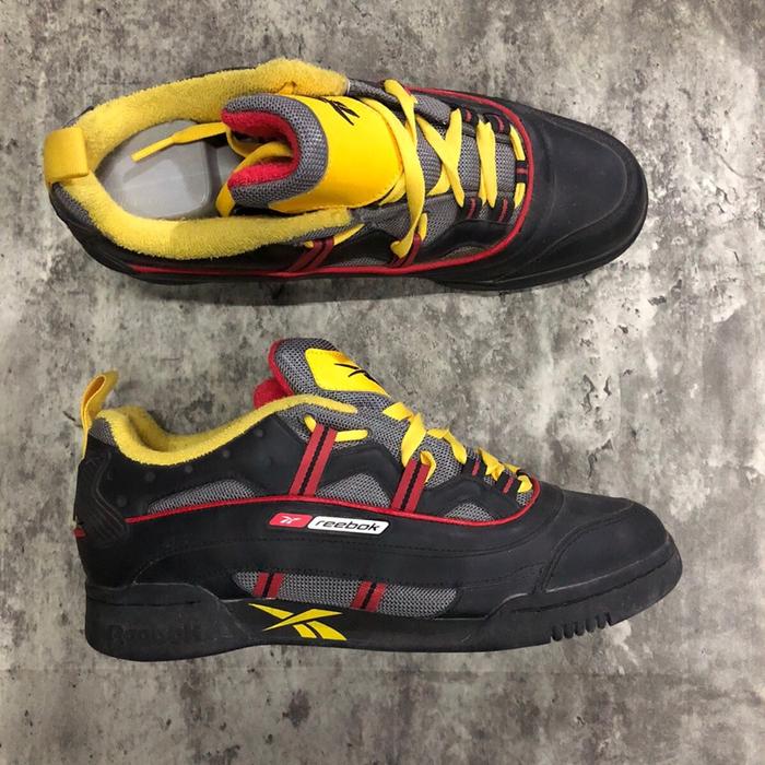 Reebok Sepatu pria casual