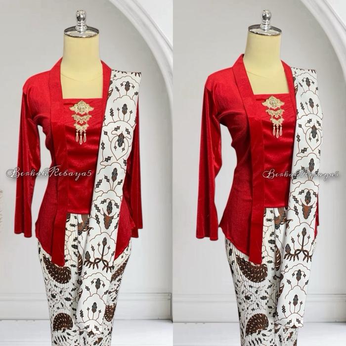 Setelan Kebaya Kutu Baru Bludru Warna Merah Cabe / Kebaya + Selendang + Jarik Wiru Plisket Motif Sid