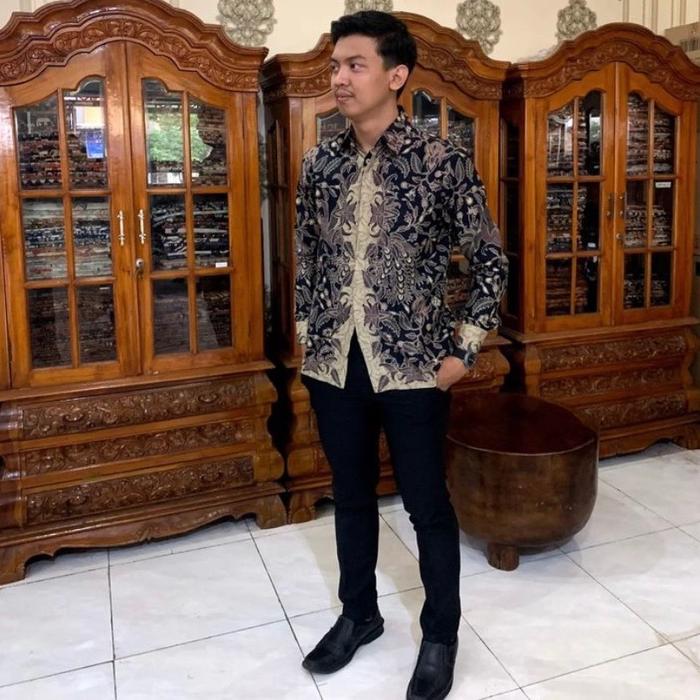 Kemeja Batik Sarimbitan Hitam anak muda motif keren