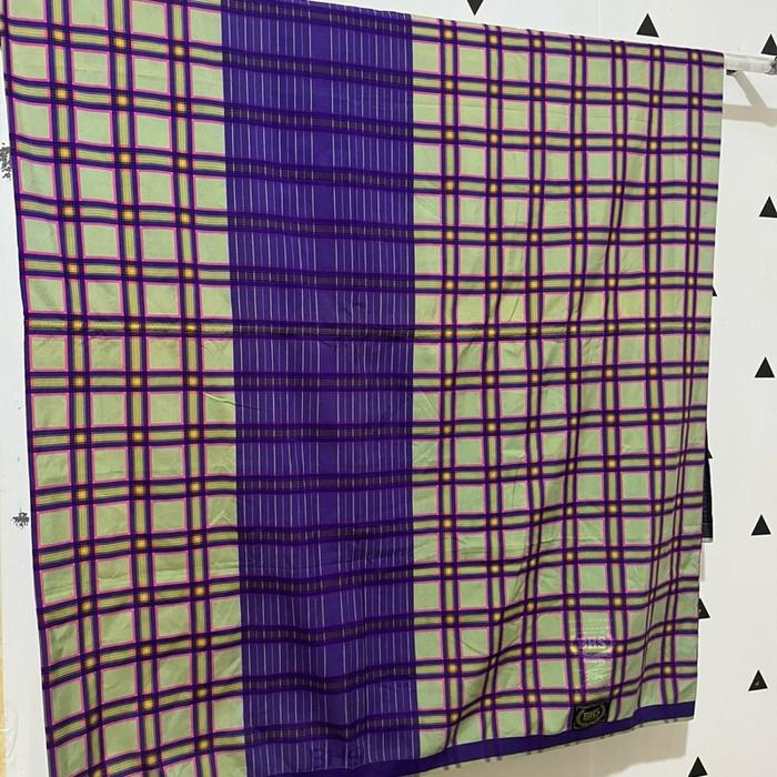 Sarung Bhs Fullsutra Kbs Kkr Kes Motif Kotak-kotak Warna Hijau dan Ungu untuk Gaya Anda