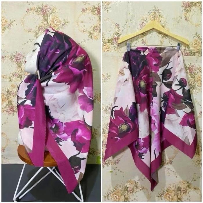 HIJAB SEGI EMPAT VOAL MOTIF SUBLIME KODE 54 WARNA MAGENTA JILBAB TERBARU
