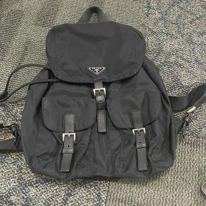 Prelove singapur Bagpack Prada