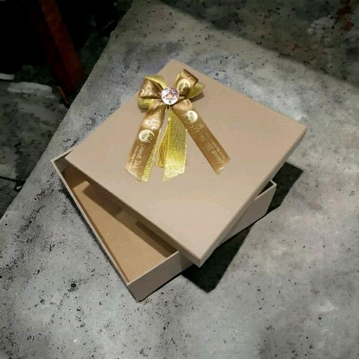 Kotak Kado Lebaran 20 x 20 x 8 cm