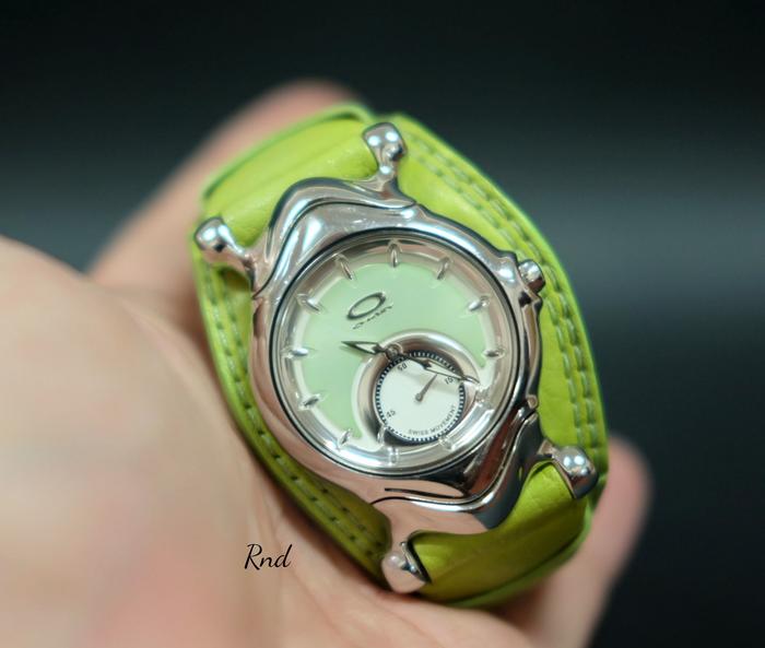 Jam tangan wanita Oakley seri Jury polished strap kulit green