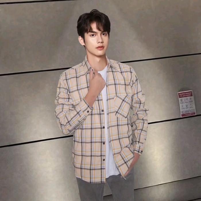 Kemeja hem flanel pria lengan panjang motif kotak putih kecil