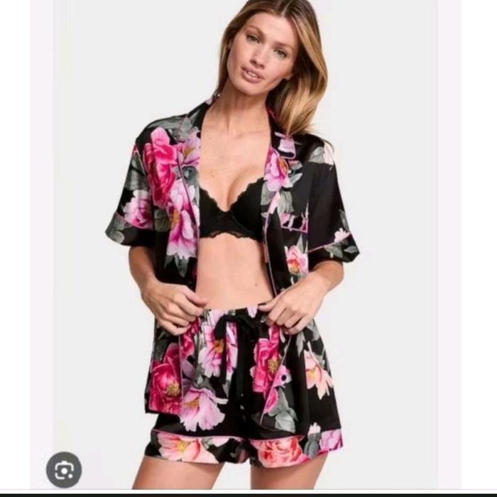 44. VICTORIA SECRET (M) SATIN SHORT PAJAMAS SET AUTHENTIC