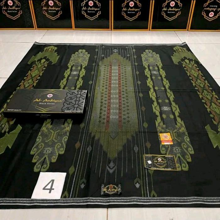 sarung motif guci black terbaru