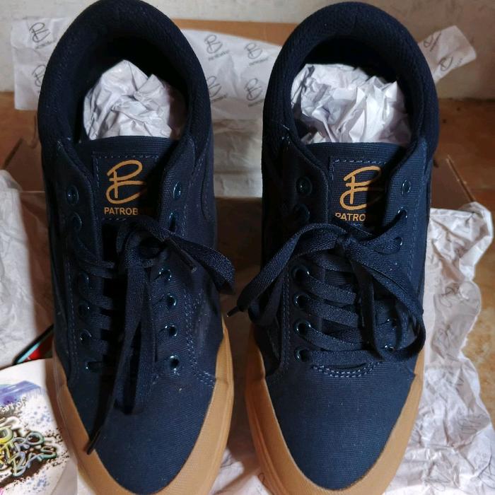 Patrobas Sepatu Sneakers Pria Hitam dengan Tali Hitam dan Sol Coklat untuk Gaya Casual Ukuran 42