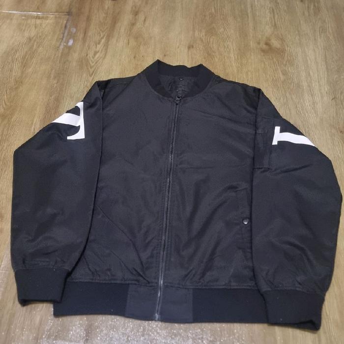 Jaket Bomber frank stone Warna hitam Size L