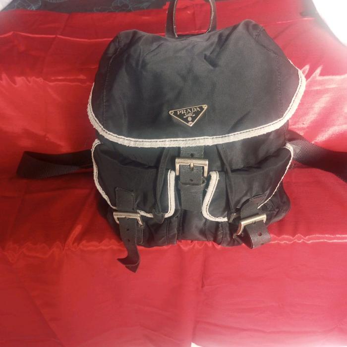 Prada backpack Wanita bahan nylon bagus