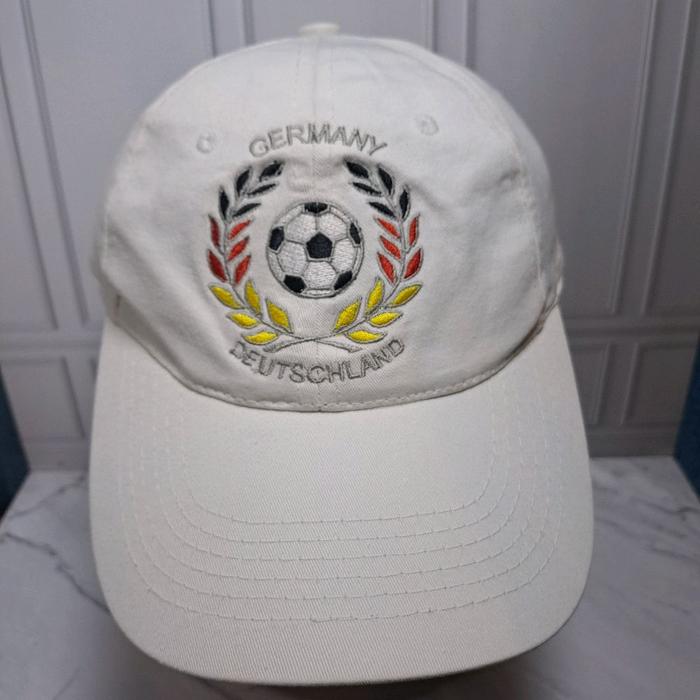 Topi Second / Thrifting / Preloved Germany Deutschland Putih