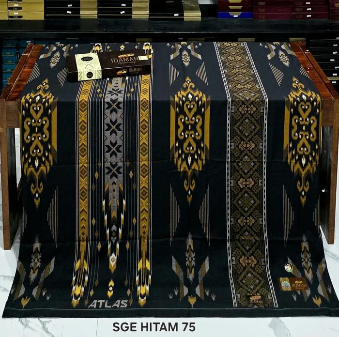 Sarung Atlas Idaman 555 Harmoni Kembang Motif BHS no 1 Hitam mix Kain Tenun Katun Halus Sarung Pria 