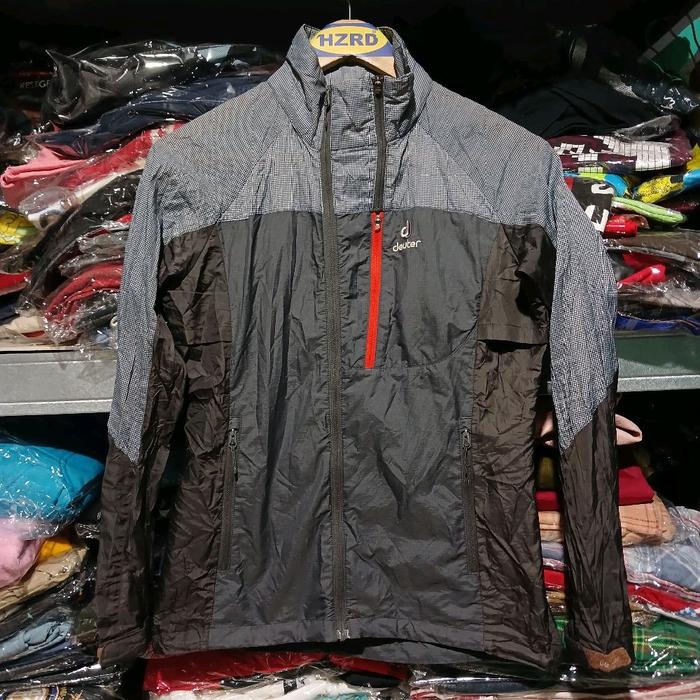 jaket tipis Deuter