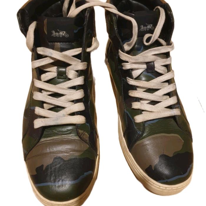 Sepatu Coach  unisex  preloved