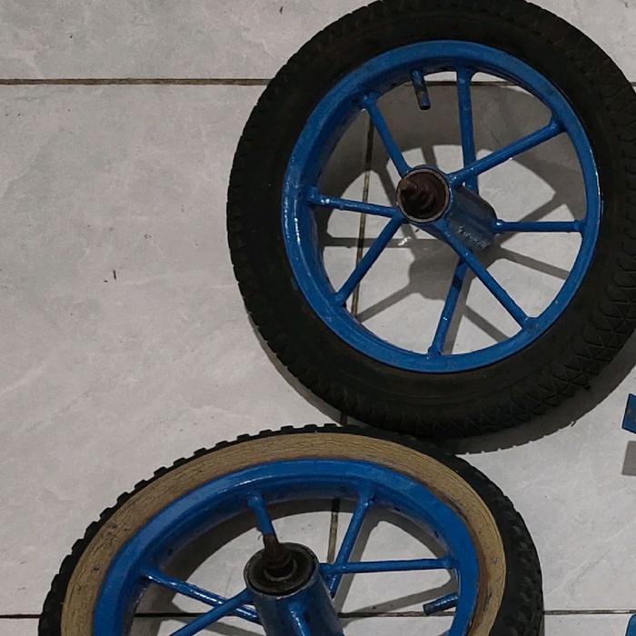Roda Bantuan Gerobak Ukuran 12 An - Biru
