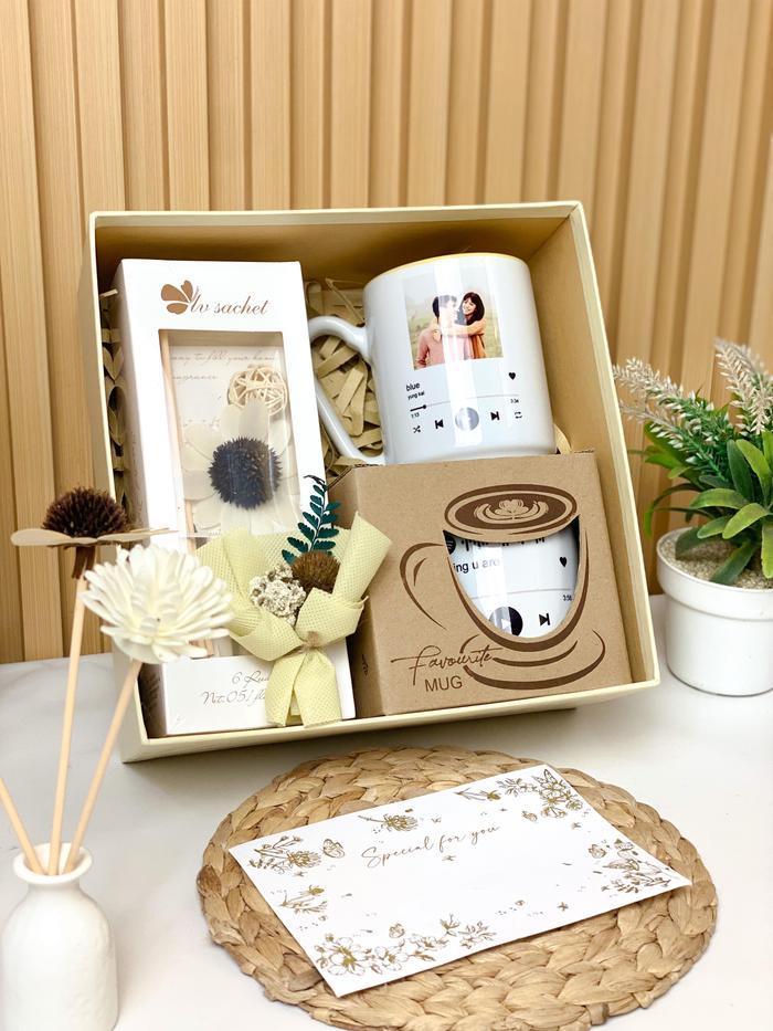 Denida - Spotify Premium Hampers Pernikahan Custom Kado Lamaran Kado Anniversary