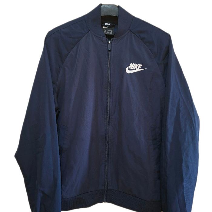Nike Jaket Bomber Original - Jaket Pria dengan Logo Nike yang Menonjol - Kualitas Terbaik