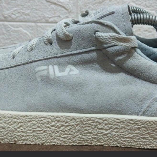 Sepatu Fila suede size 43