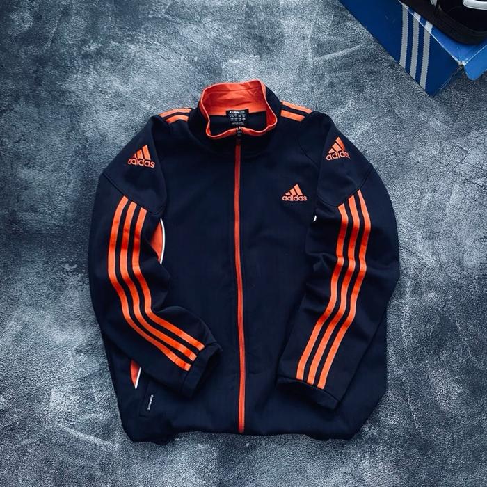 Adidas Jaket TRACKTOP CLIMALITE dengan Desain Tiga Garis Merah Orange dan Warna Biru Tua