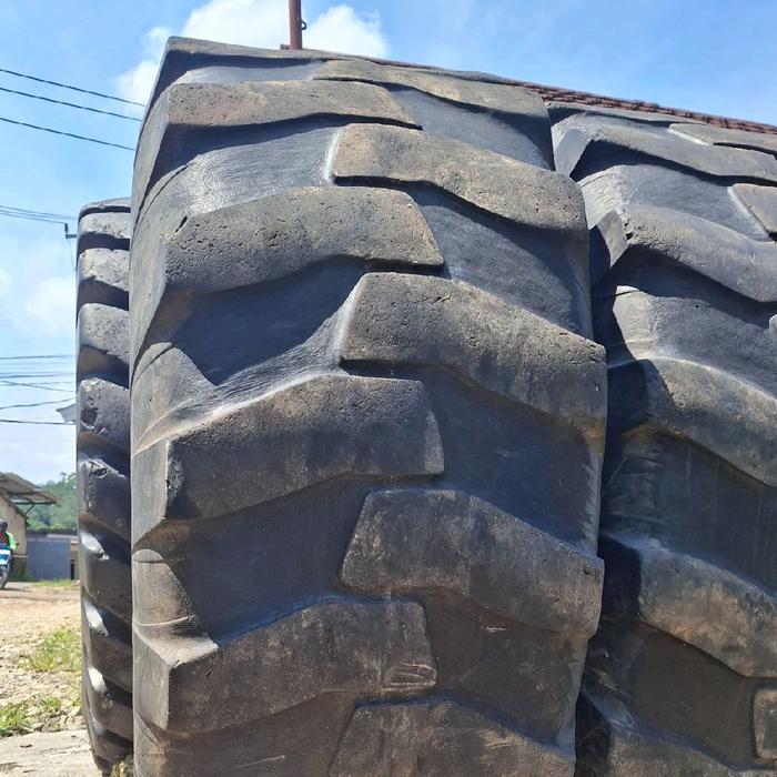 Ban 18.4-24 loader secound/bekas