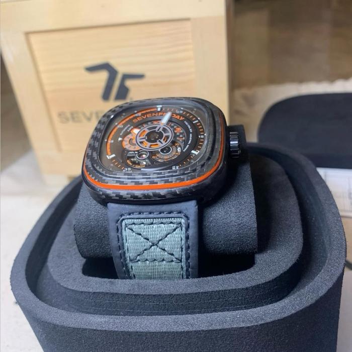 SEVENFRIDAY SF P3C/09 “CARBON“ Limited Edition SEVEN FRIDAY