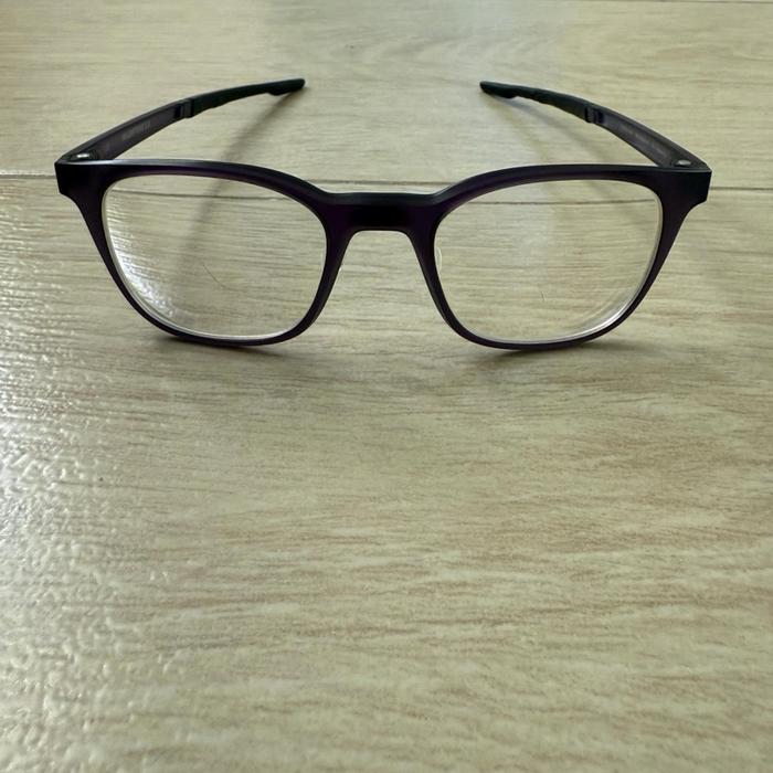 Kacamata minus oakley sporty