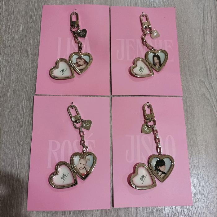 Official blackpink born pink world tour photo keyring & photocard set 4 pcs