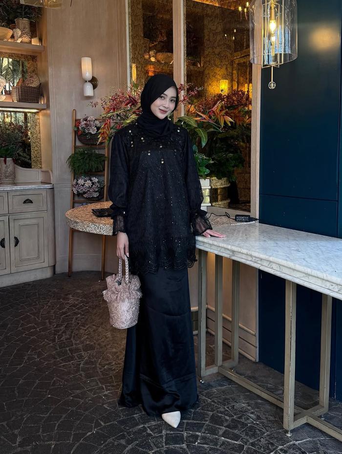 Dayana One Set Atasan Celana Silk Mix Brukat Oneset Kondangan Simple Setelan Pesta Bridesmaids Elega