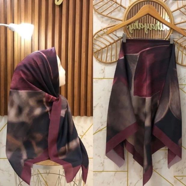 KERUDUNGSEGI EMPAT VOAL SUBLIM KODE 91 ASTRAK COKSU HITAM MAROON