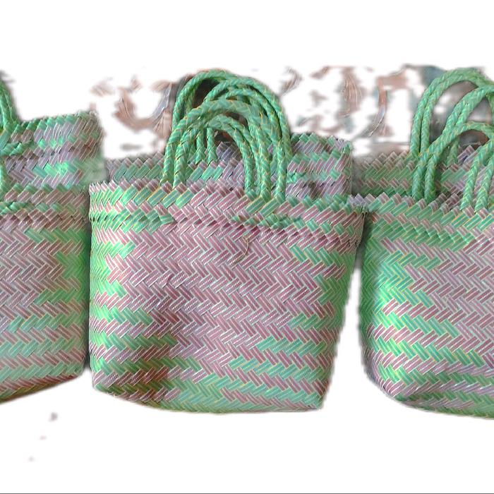Tas anyaman lurik ukuran panjang 22x 22 x Lebar 22x22