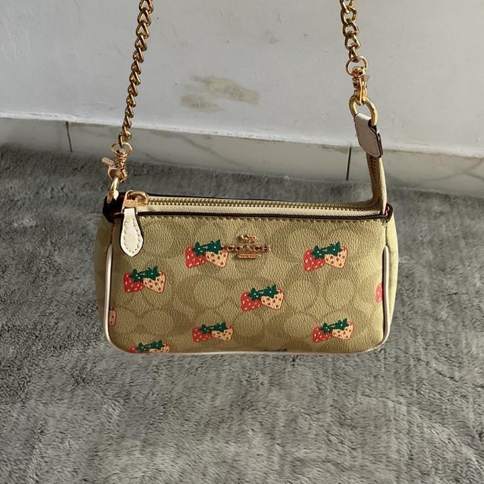 Shoulder bag mini strawberry preloved