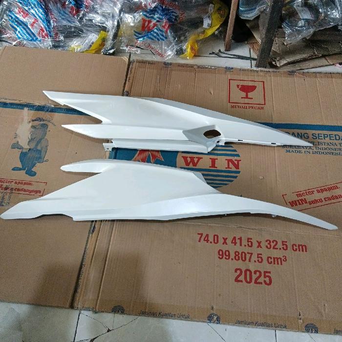 coper body kiri kanan Vario techno 125 putih 2012.2013