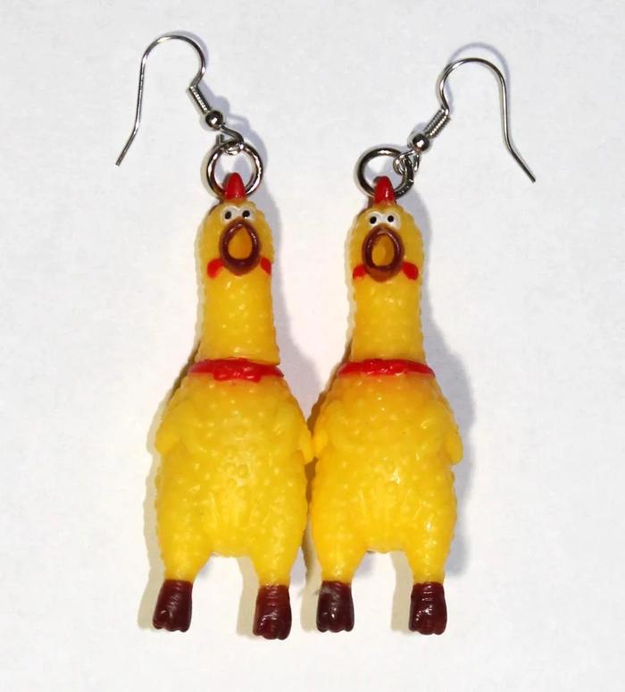 1Pair Sq wking Rubber Chi en Earrings- Rooster Chi Novelty Gag Joke Jewelry