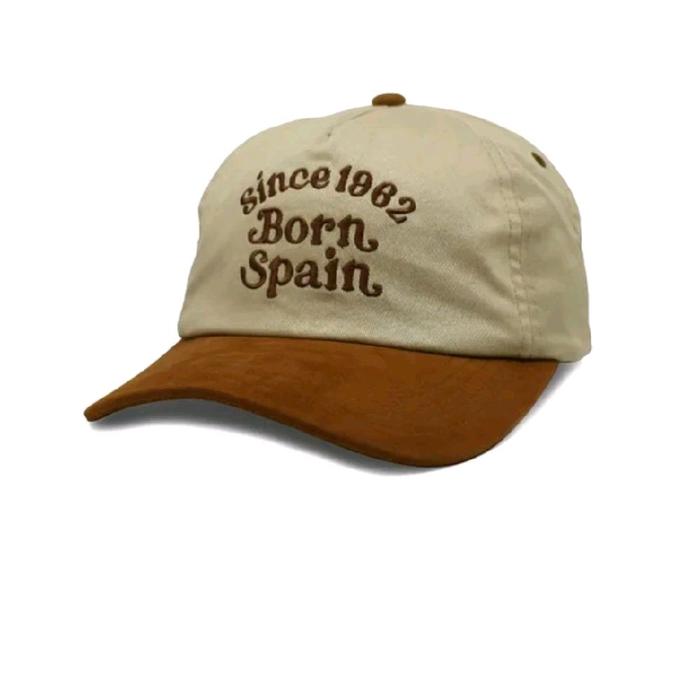 Lois Jeans Topi HDM465CR dengan Desain Since 1962 Born Spain Warna Cream dan Coklat