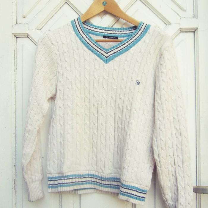 an 60s 70s style knit cable sweater vintage  by tbj jeans  size S .  good condition