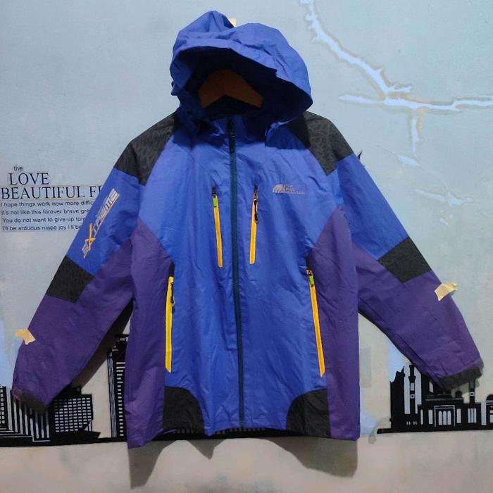 Jaket outdoor bloktek THE PLUS MOUNTAIN