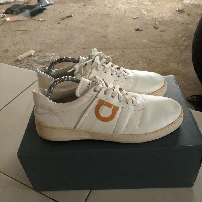 sepatu second branded salvatore ferragamo size 43 original authentic