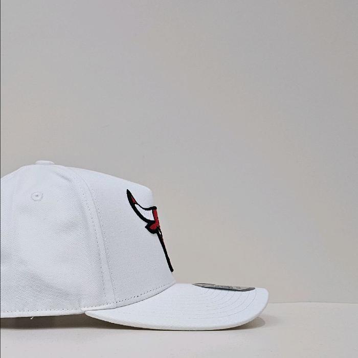 Topi Baseball Banteng Putih Bordir Merah
