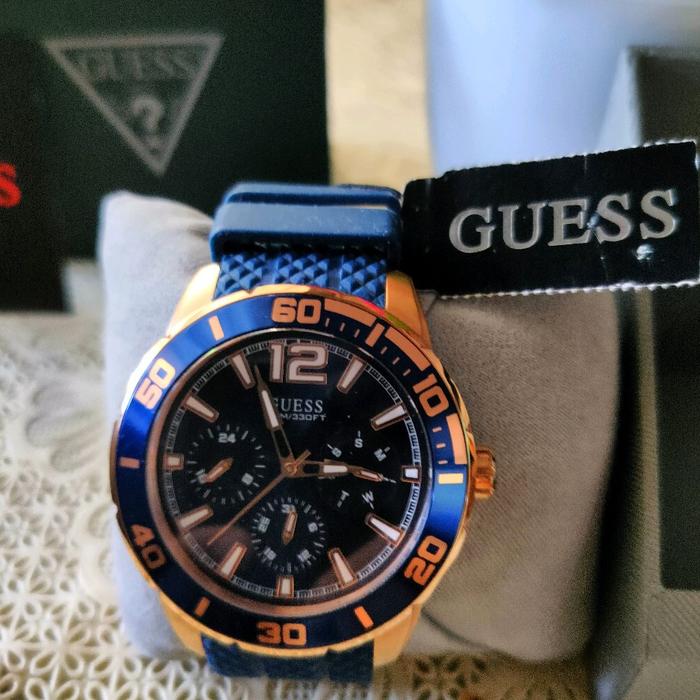 Guess Jam Tangan Pria W1250G2 Biru Navy dengan Tali dan Case Gold-Tone Elegan