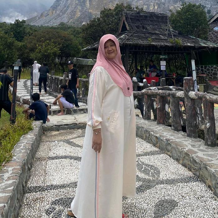 Gamis Traveling Rafhanah Light Cream.Anti Kusut Adem Nyaman.Elegan Simple Sporty.Size S-XXXL Warna L