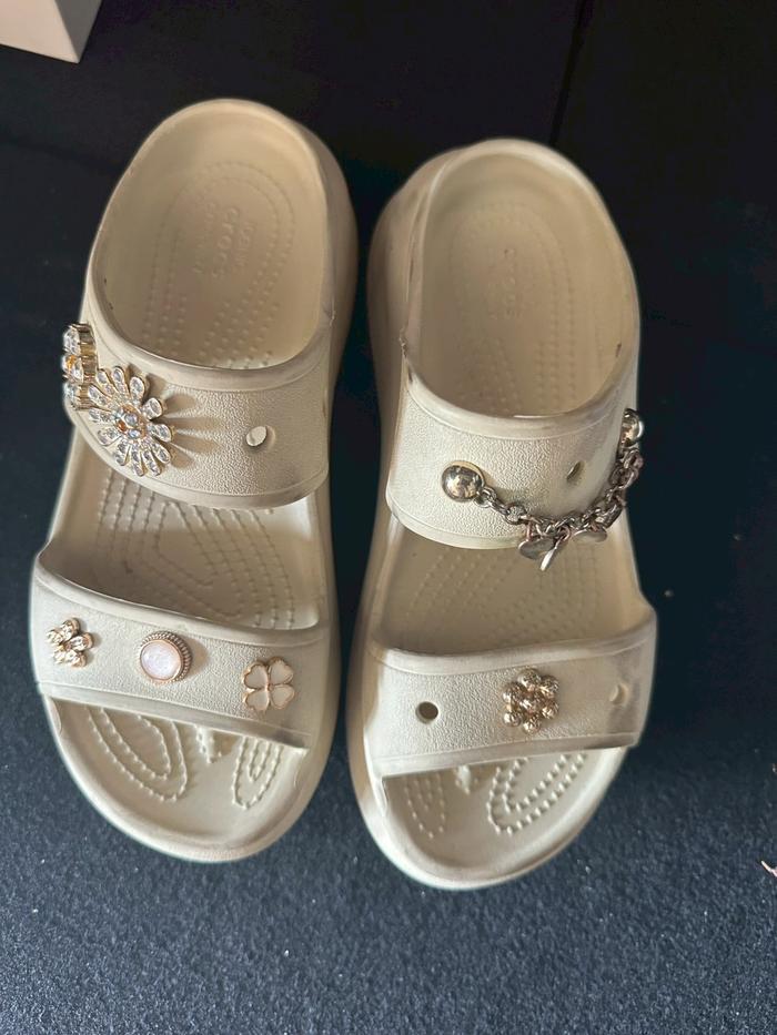 [Preloved] Crocs Classic Crush Sandal Nude + Full Jibbitz Ori