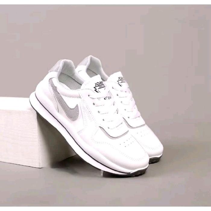 Sepatu Sneakers Wanita Joanna