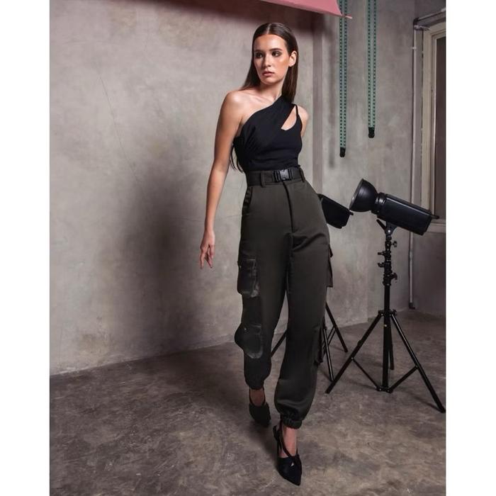 ￼MARYALLE - Jaime Cargo Pants Size M - Army